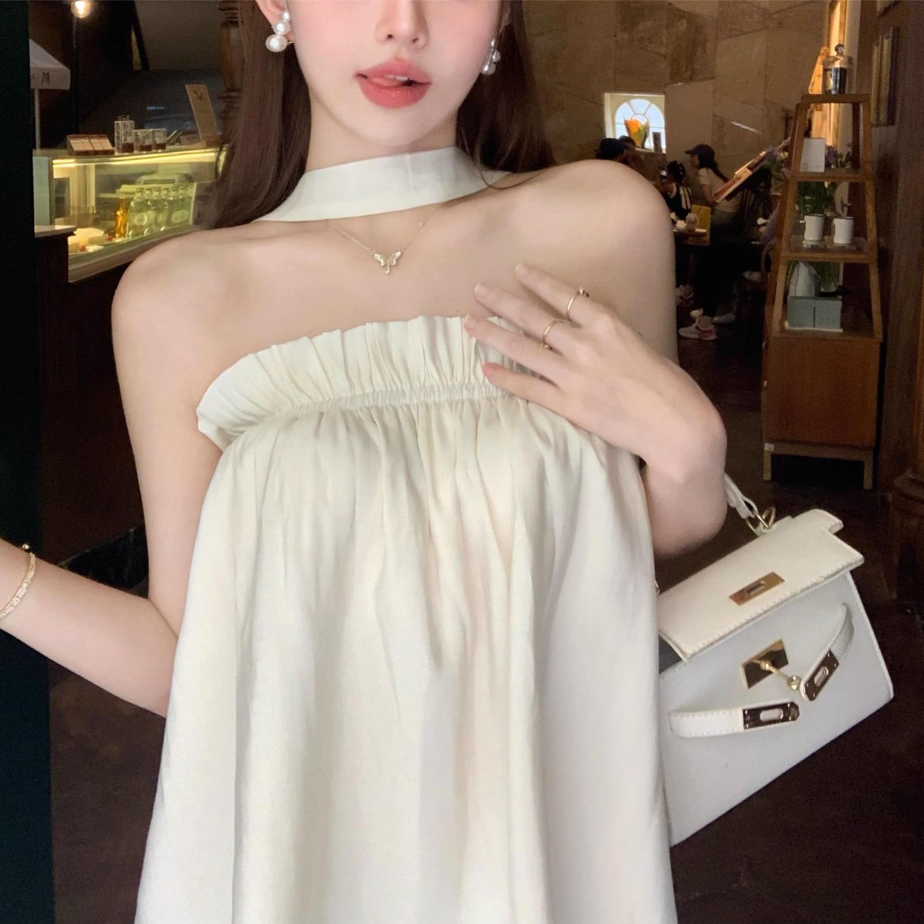 Fungus-edged one-shoulder halterneck camisole women's summer French chic high-end loose apricot sleeveless top
