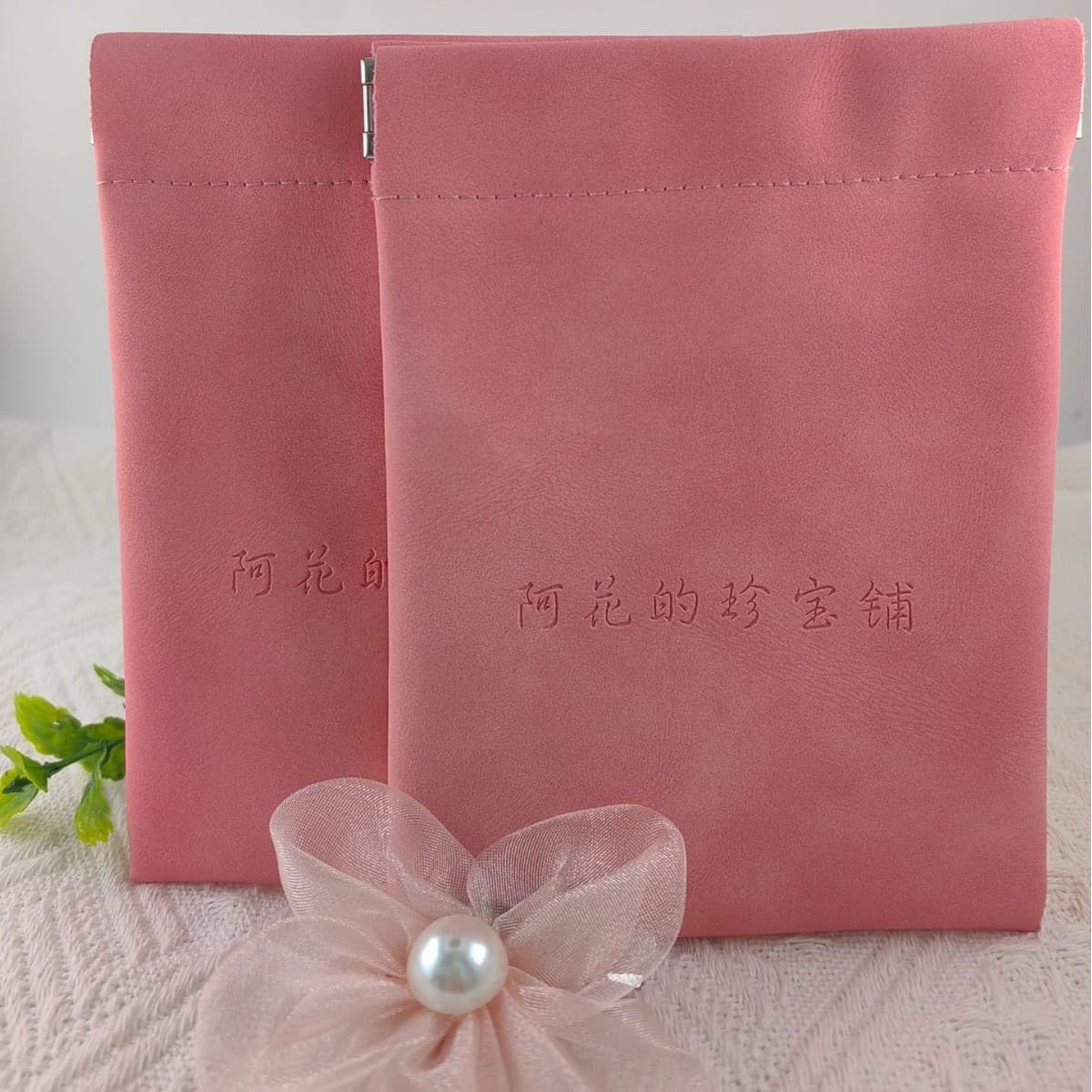 Fashion Minimalist PU Leather Auto-close Snap Closure Bag Waterproof Dustproof Custom Logo Printing