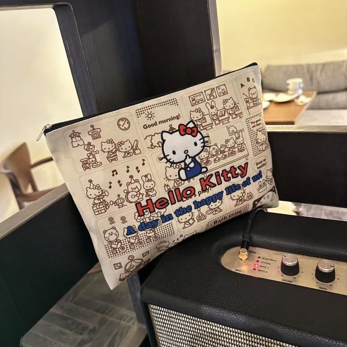 Newspaper Hello Kitty Handbag, High-Looking, Cute and Sweet Niche Popular Outing Storage Student Makeup Clutch Bag