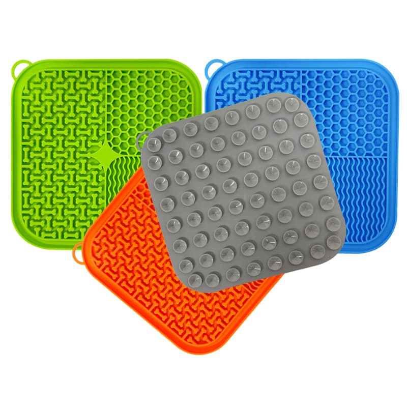 New dog licking mat, pet universal slow-feeding mat, food-grade silicone square suction cup anti-choking slow-feeding mat