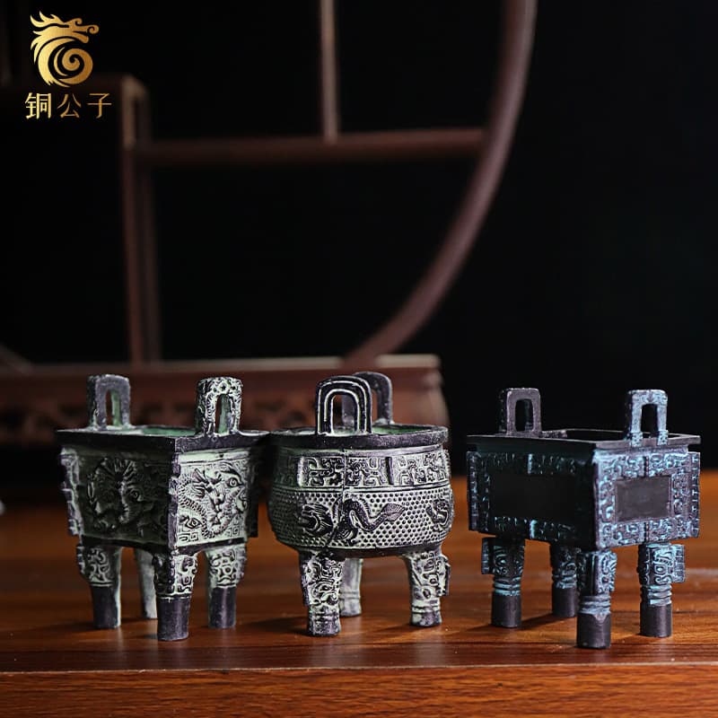 Small square ding, round ding, Simuwu ding, square ding with animal mask pattern, dragon ding, bronze ware, antique-style ornaments, distressed small items wholesale.