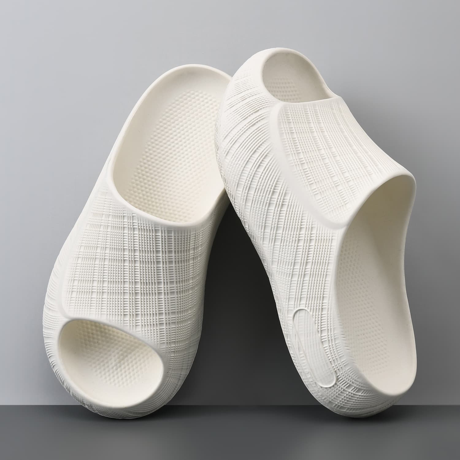 Trendy Thick-Soled 3D Checkered Slip-On Sandals for Men, Outdoor Beach Shoes, Indoor Bathing Soft-Soled Sandals with a Stepping-On-Clouds Feel