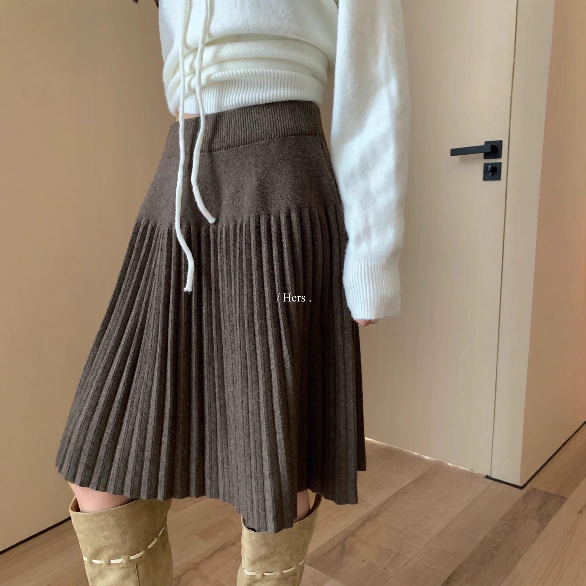 Knit Skirt for Women Fall/Winter 2025 New High Waist Slimming Hip Covering Yarn Skirt Flowing A-Line Pleated Midi Skirt
