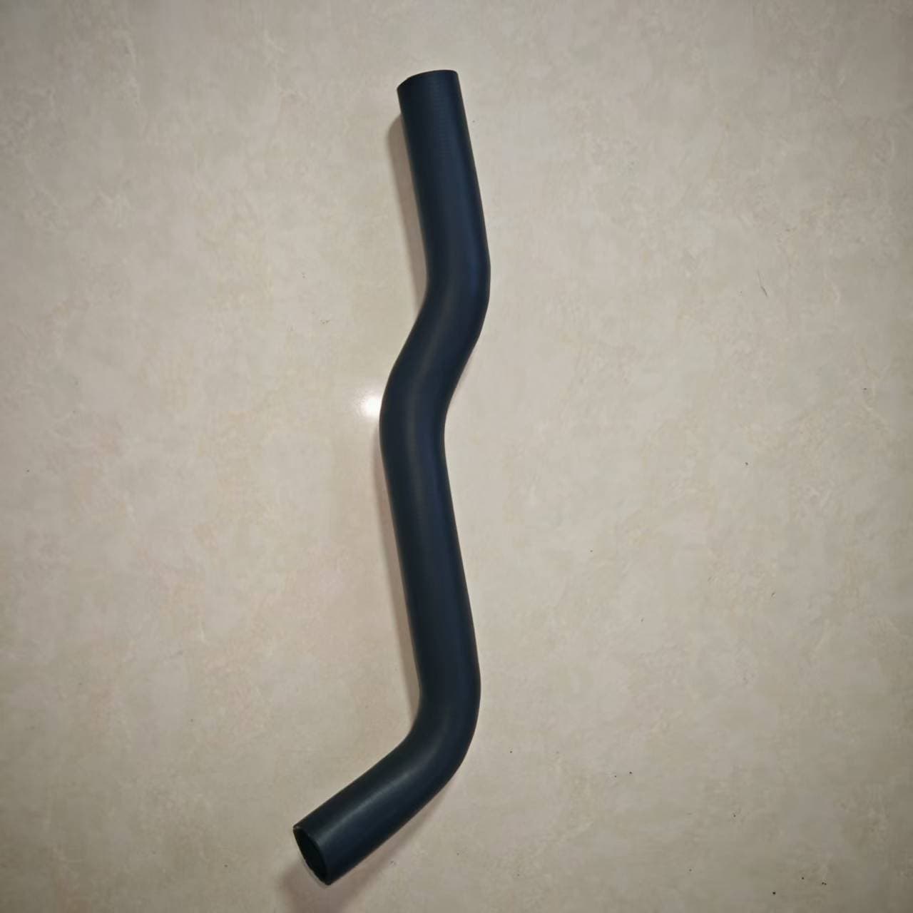 16571-75232 Radiator hoses, suitable for Toyota Land Cruiser, Prado, 4Runner, etc.