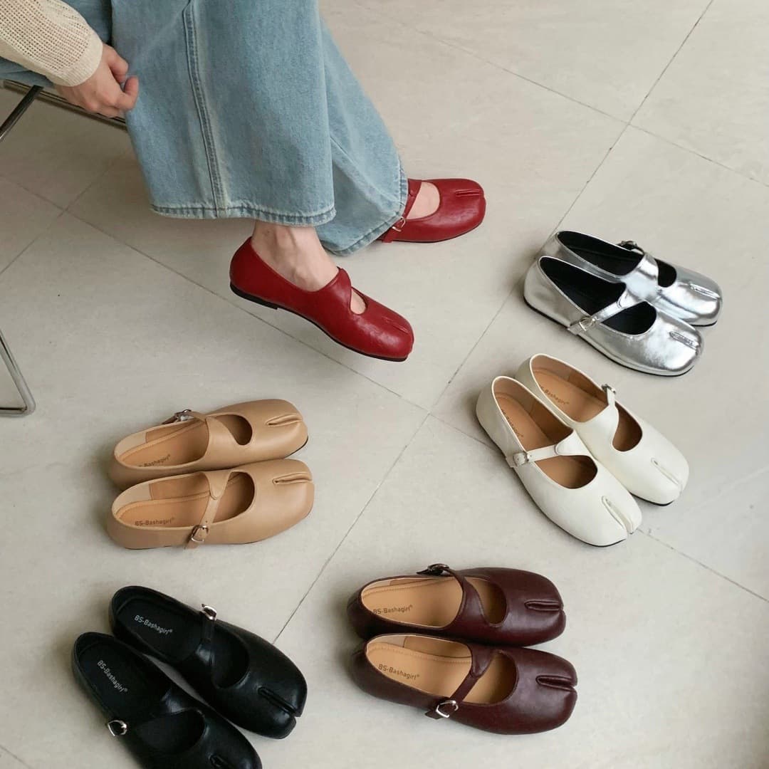 French Split Toe Flat Shallow Mouth Shoes Women's 2026 New Spring Summer Soft Sole Mary Jane Shoes for Dresses