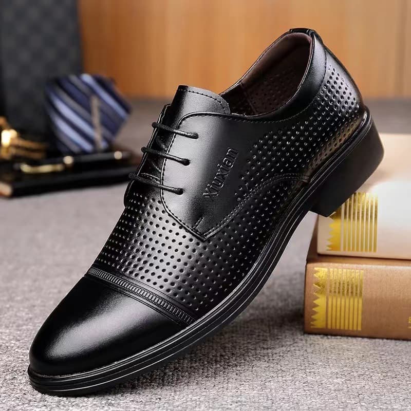 Men's Soft Leather Hollow Sandals Business Casual Dress Shoes Summer Breathable Mesh Shoes Father Shoes