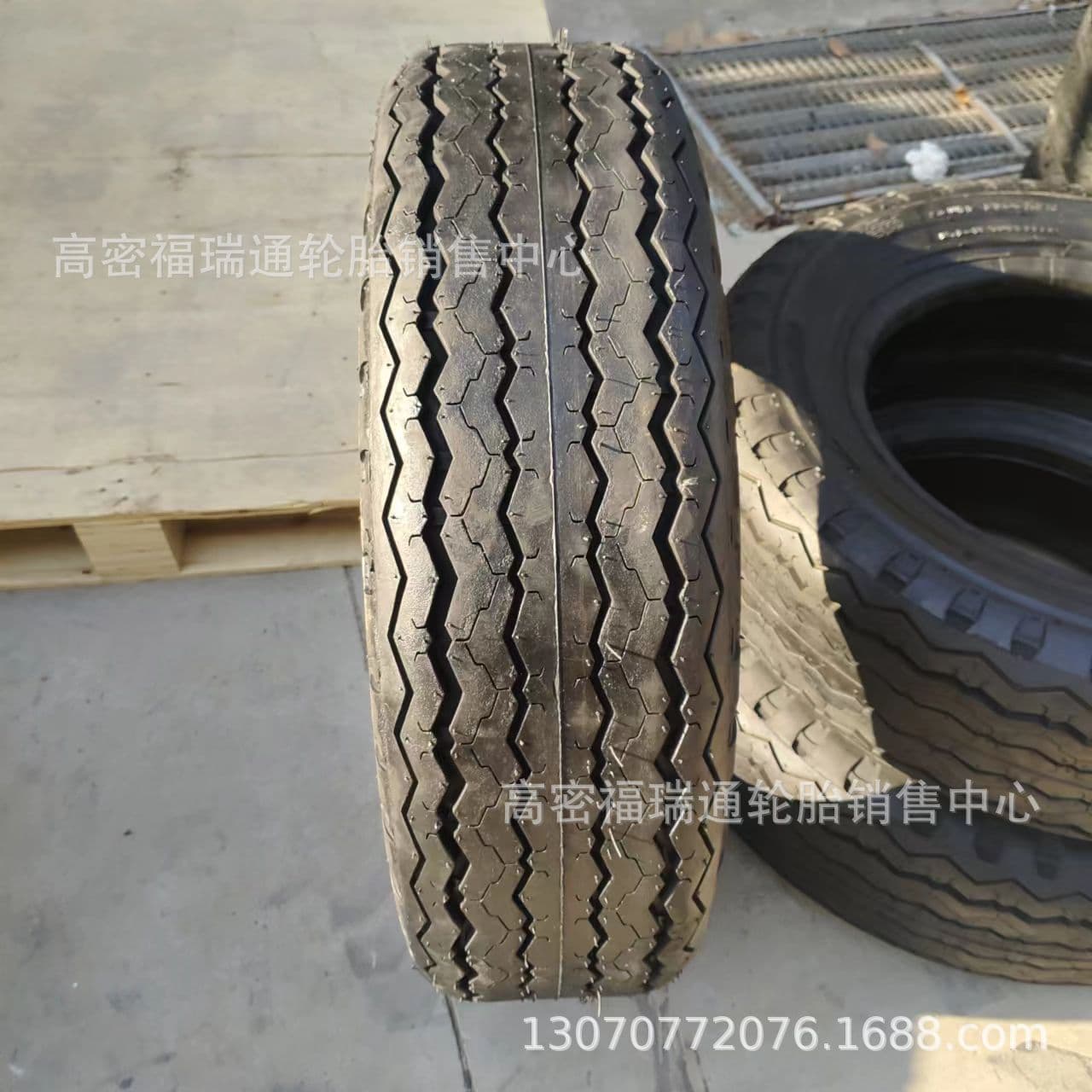 New airport trailer tractor vacuum tires 8.75-16.5 bias-ply inflatable truck transport tires.