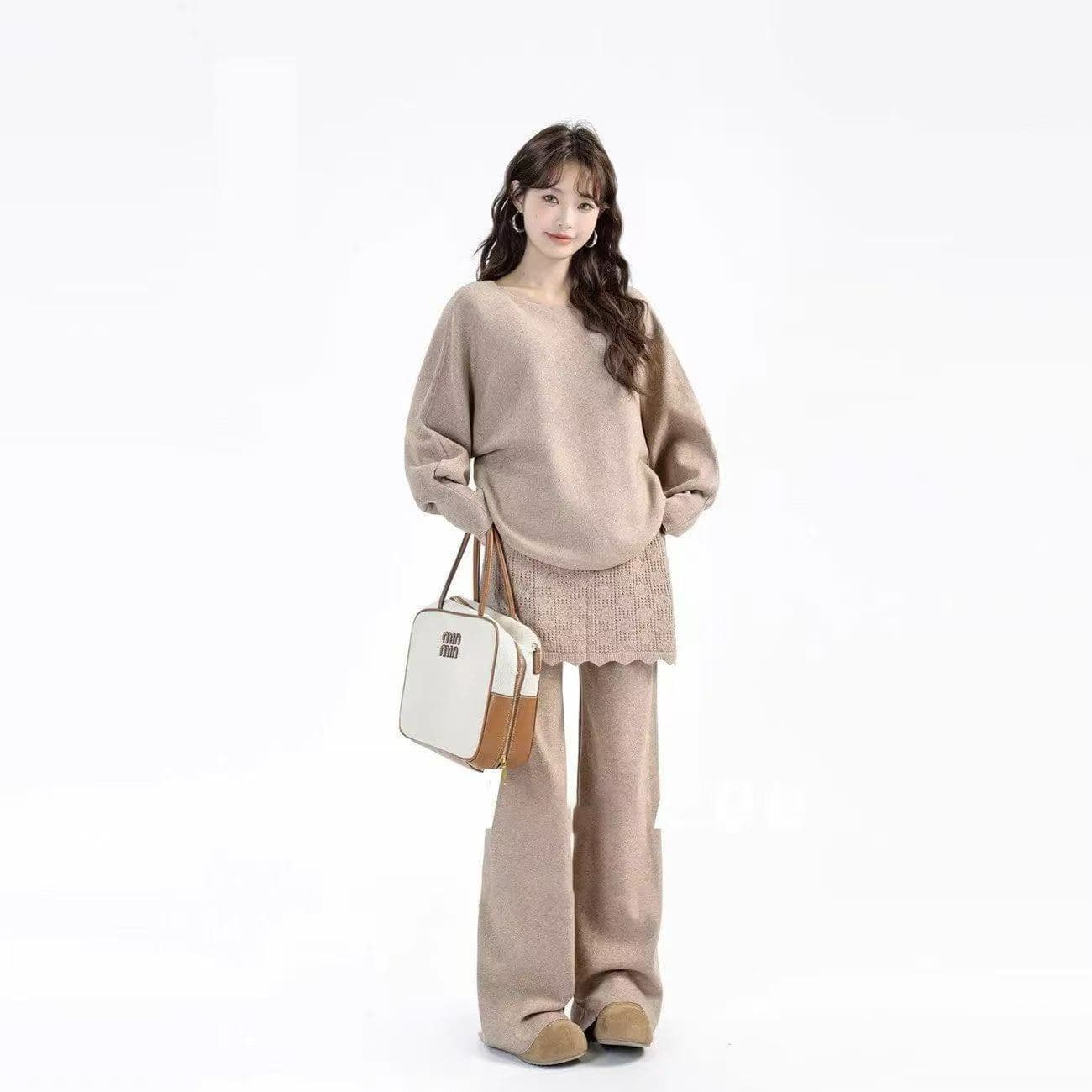 French lazy style round neck loose sweater butt curtain fake two-piece wide-leg pants suit for women in winter with a relaxed feel and versatile