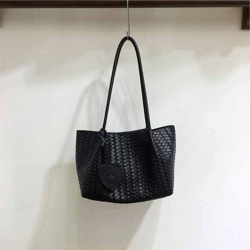 Trendy Versatile Woven Bag for Women 2026 New Large Capacity Handbag Niche High-End Casual Tote Bag