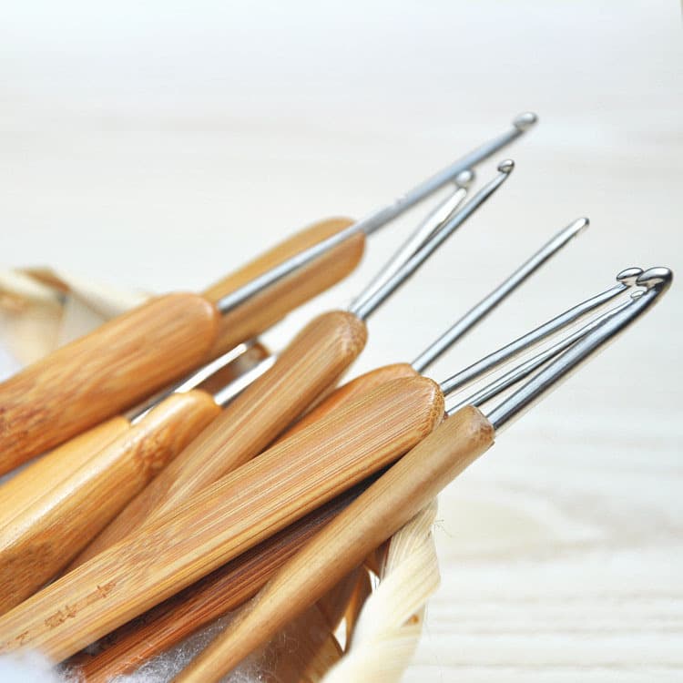 Supply of knitting tools, carbonized happy bamboo handle crochet hook, metal head crochet hook, bamboo handle crochet hook