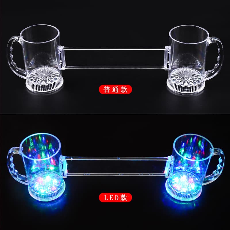Douyin Internet celebrities die together, make friends, take off singles, and tie a beer mug to prevent falling, two people live and die together, creative wine glasses