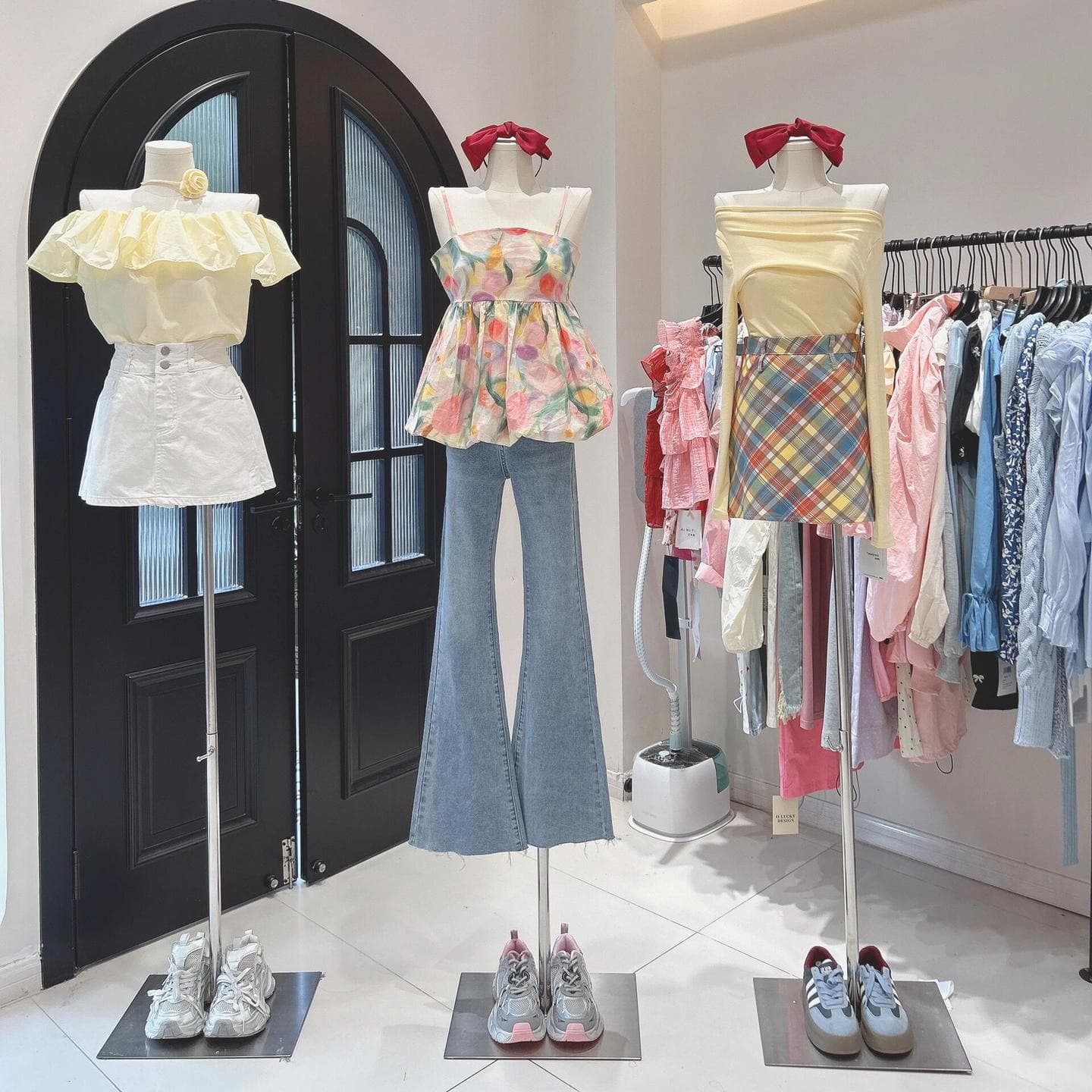 High-end designer brand women's clothing, miscellaneous goods, bags, live broadcasts, physical stores, stalls, supply wholesale