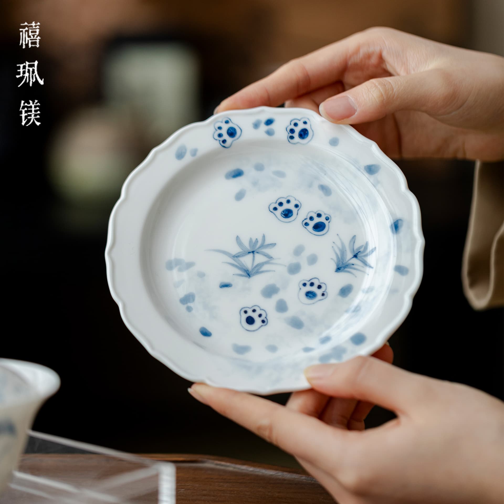 Xipeimei White Porcelain Hand-painted Blue and White Healing Cat Paw Lace Tea Boat, Ceramic Lid Bowl Teapot Base Plate, Tea Snack Plate