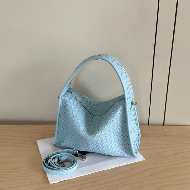Spot cross-border woven armpit bag for women, new commuter shoulder bag, versatile portable pillow bag, high-end fashion bag