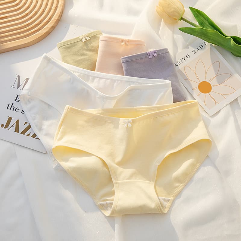 New combed cotton women's underwear, pure cotton, mid-waist, solid color, simple, comfortable, girly style.