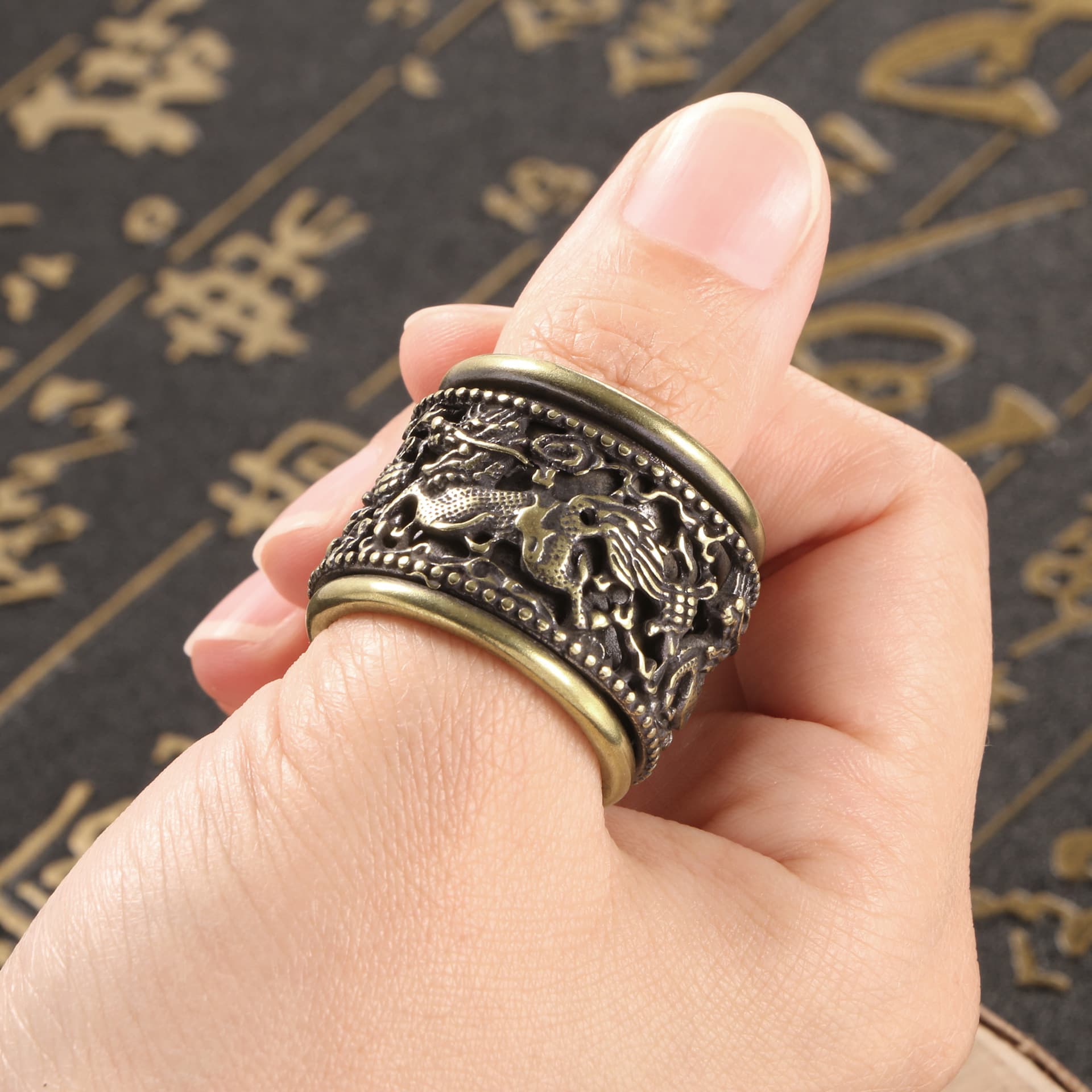 Antique Miscellaneous Collection Retro Auspicious Beast Thumb Ring, Qilin Thumb Ring, Antique Imitation Bronze Ring, Craft Old Object