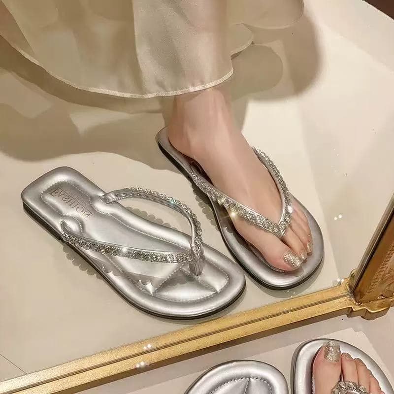 Fairy-Style Rhinestone Flip-Flops for Women, 2025 New Trendy Non-Slip Fashionable Flat Beach Sandals