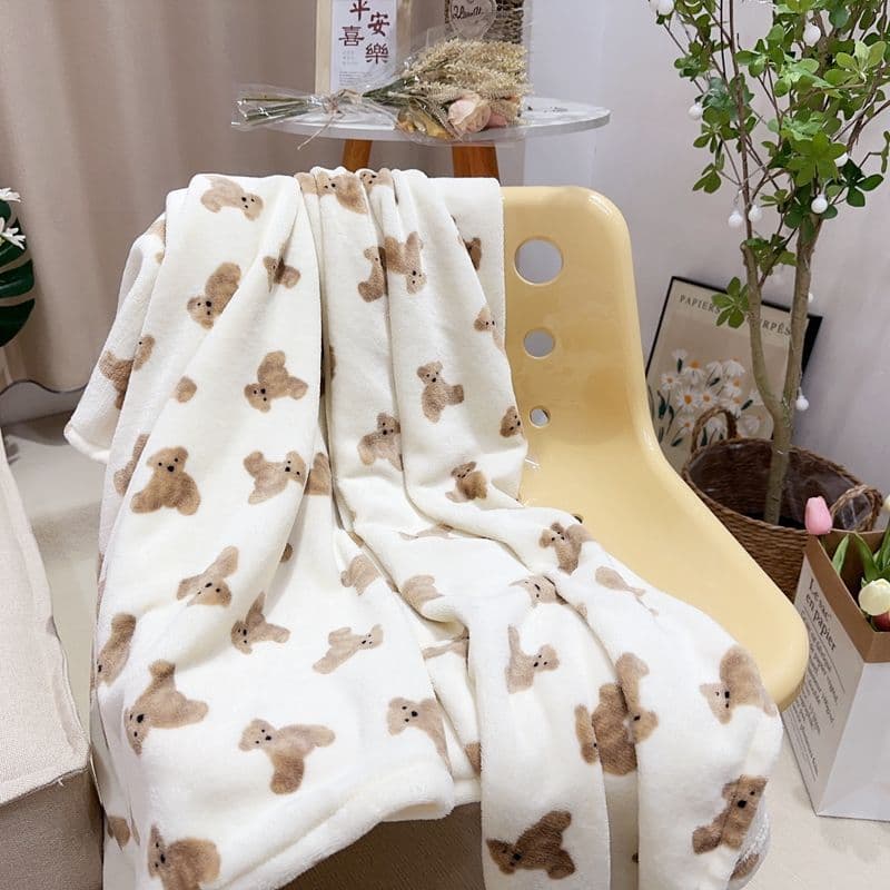 Cute Plush Teddy Bear Air Conditioning Blanket | Office Shawl, Spring/Autumn Sofa Nap Blanket, Dormitory Student Single Cover