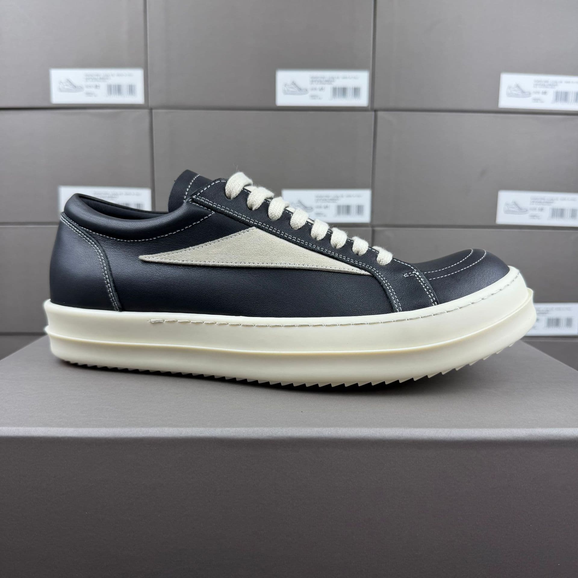 Classic Men's Retro Low-Top Thick-Heeled Sports Shoes Full Grain Leather Round Toe Comfortable Breathable Wear-Resistant