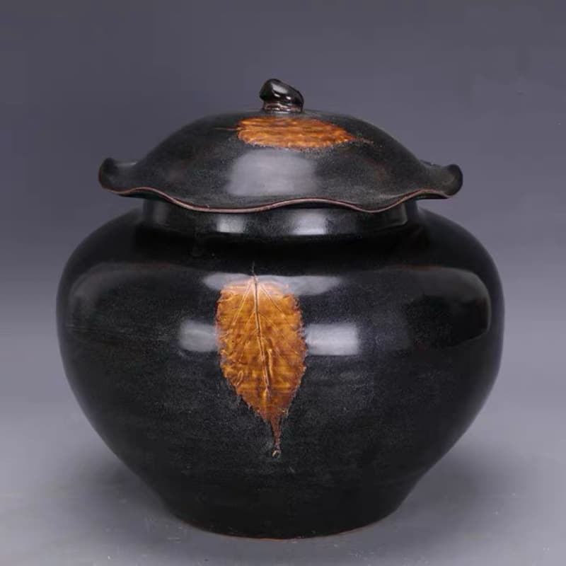 Song Dynasty Jizhou Kiln Black Glaze Leaf Pattern Lotus Leaf Lid Jar Antique Replica Excavated Old Ware Porcelain Ornament Collection
