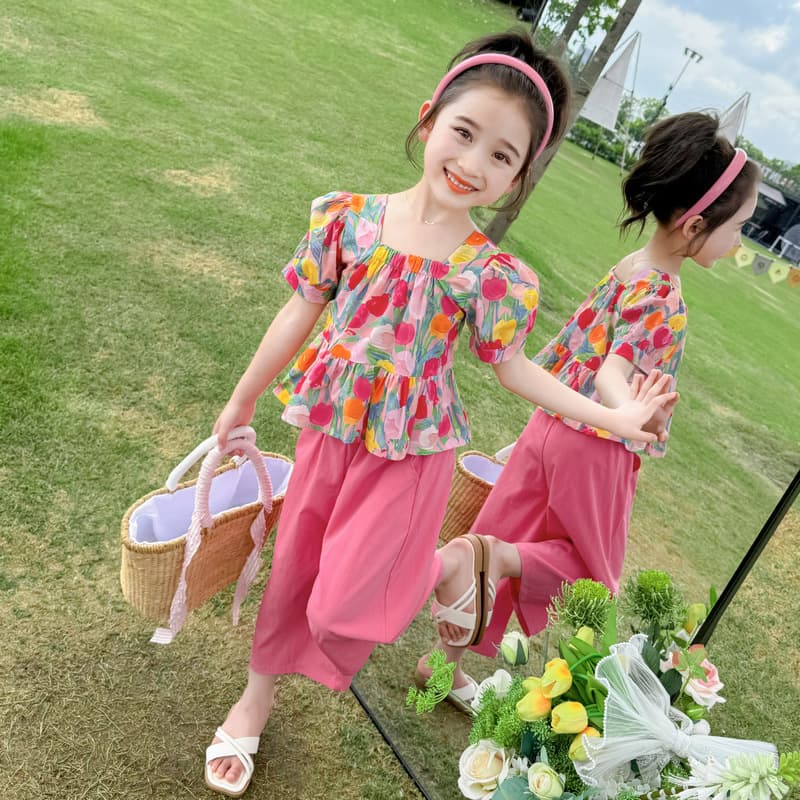 2025 New Girls' Summer Two-Piece Set, Sweet and Lovely Top with Fashionable Nine-Point Wide-Leg Pants Complete Summer Outfit