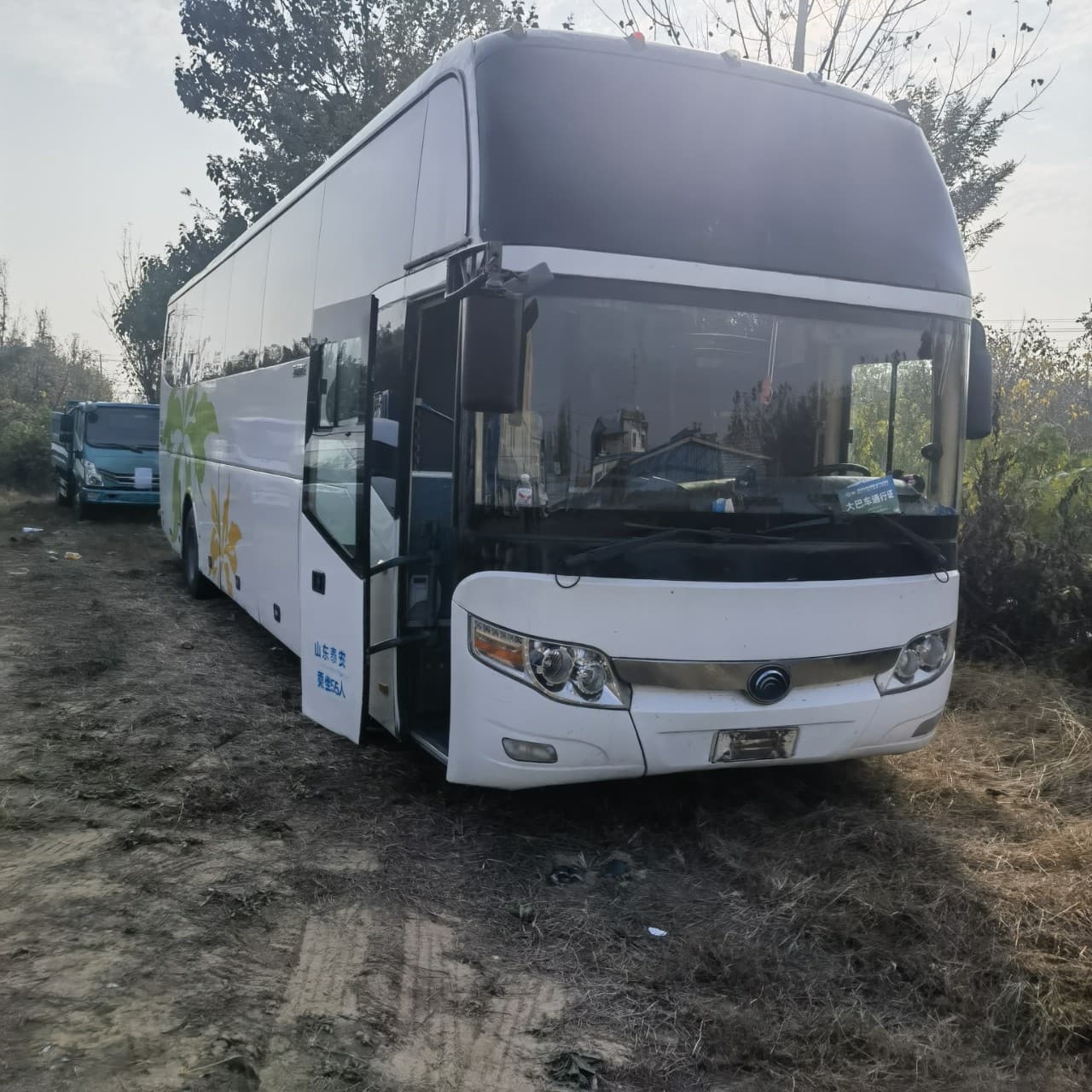Cross-border Yutong 55-seater used bus export coach bus comparison diagram direct supply for foreign trade