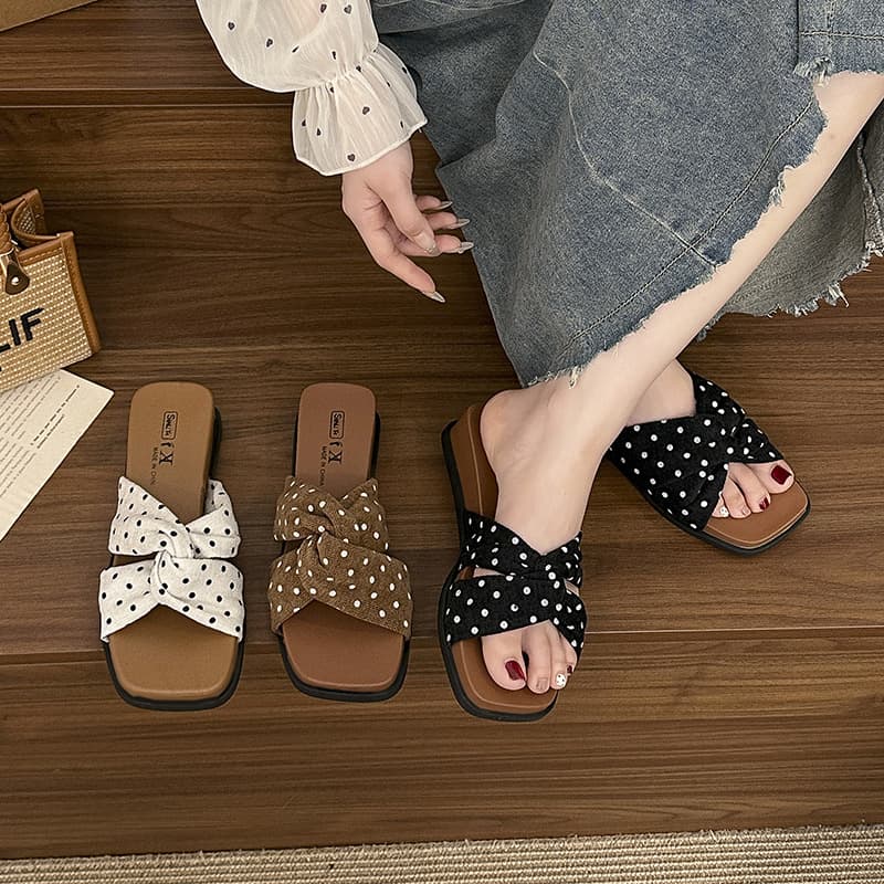 French-Style Casual Polka Dot Wedge Sandals for Women, Summer 2026 New Model, Suitable for Wearing with Skirts, Thick-Soled Versatile Slip-On Sandals