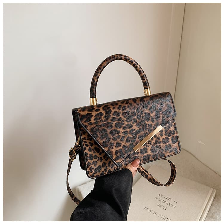 2024 Fashion New Leopard Print Handbag for Women, Autumn and Winter High-End Niche Shoulder Crossbody Small Square Bag