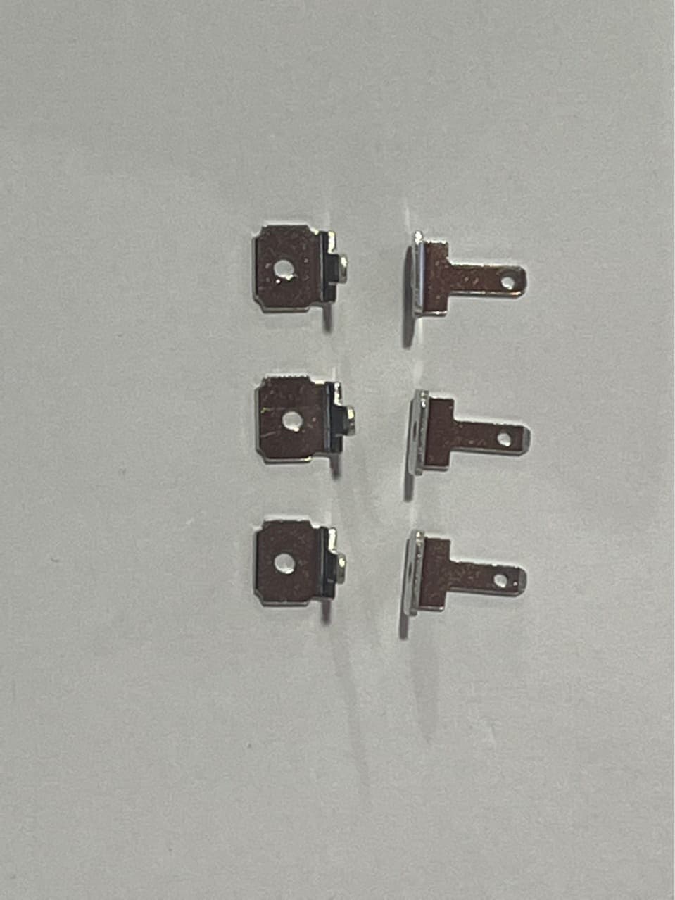 2.8 terminal for automotive rearview mirror heating element