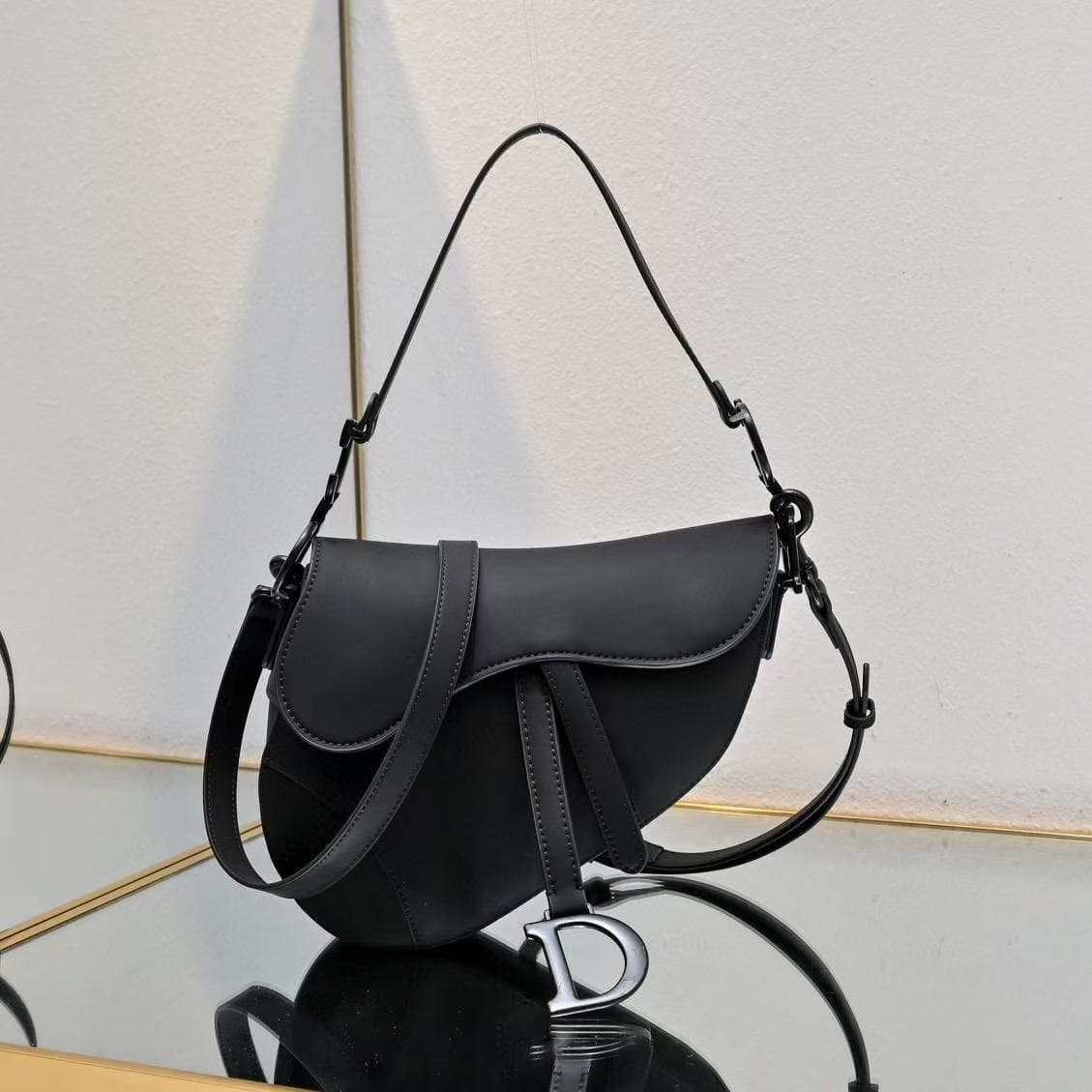 Foreign Trade D Brand Palm Grain Cowhide Saddle Bag 24 Vintage Handbag Wide Shoulder Strap Crossbody Shoulder Bag Saddle Bag for Women