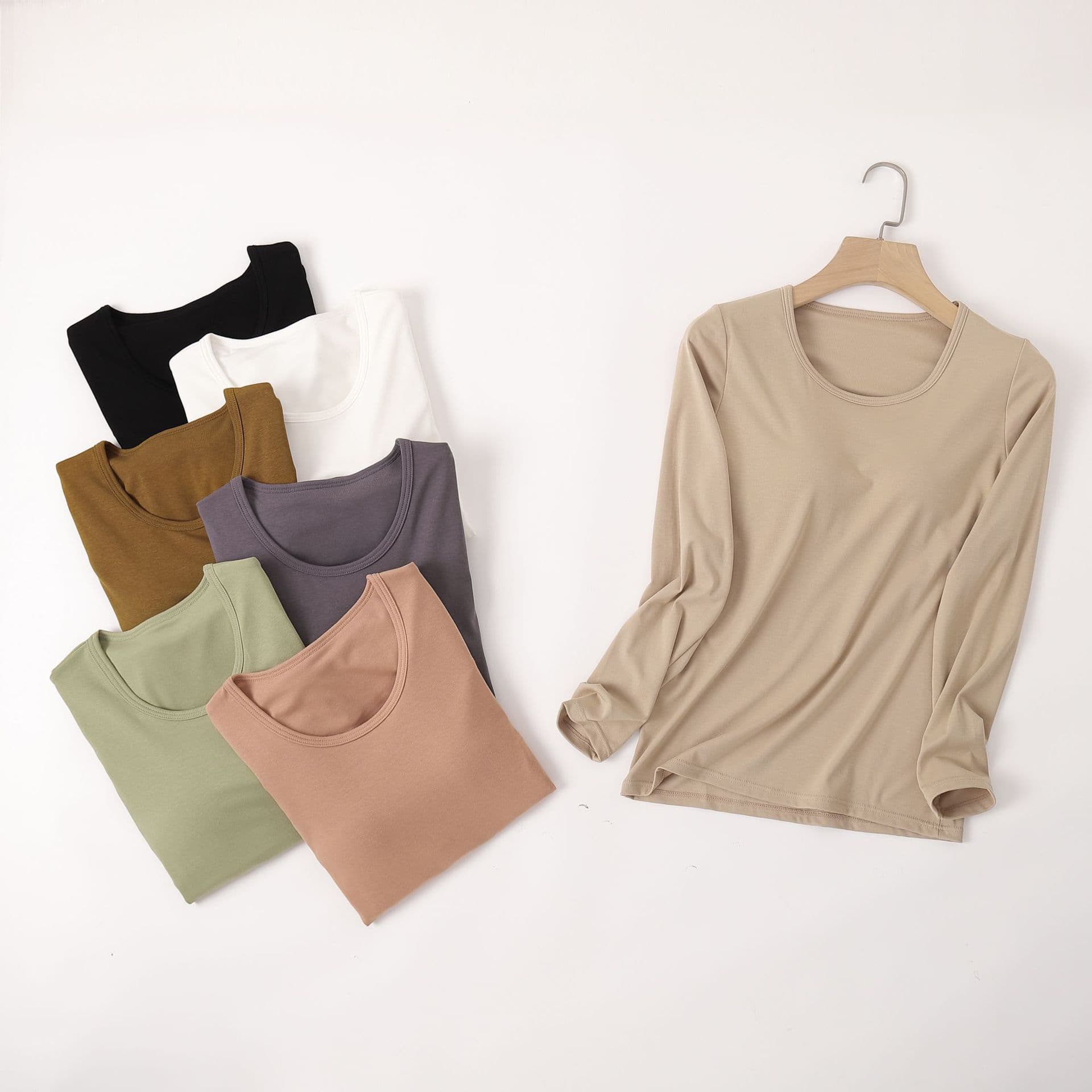 Long-length innerwear with built-in bra pads, anti-exposure wire-free cup round neck long-sleeve top, base layer that can be worn as outerwear T-shirt.