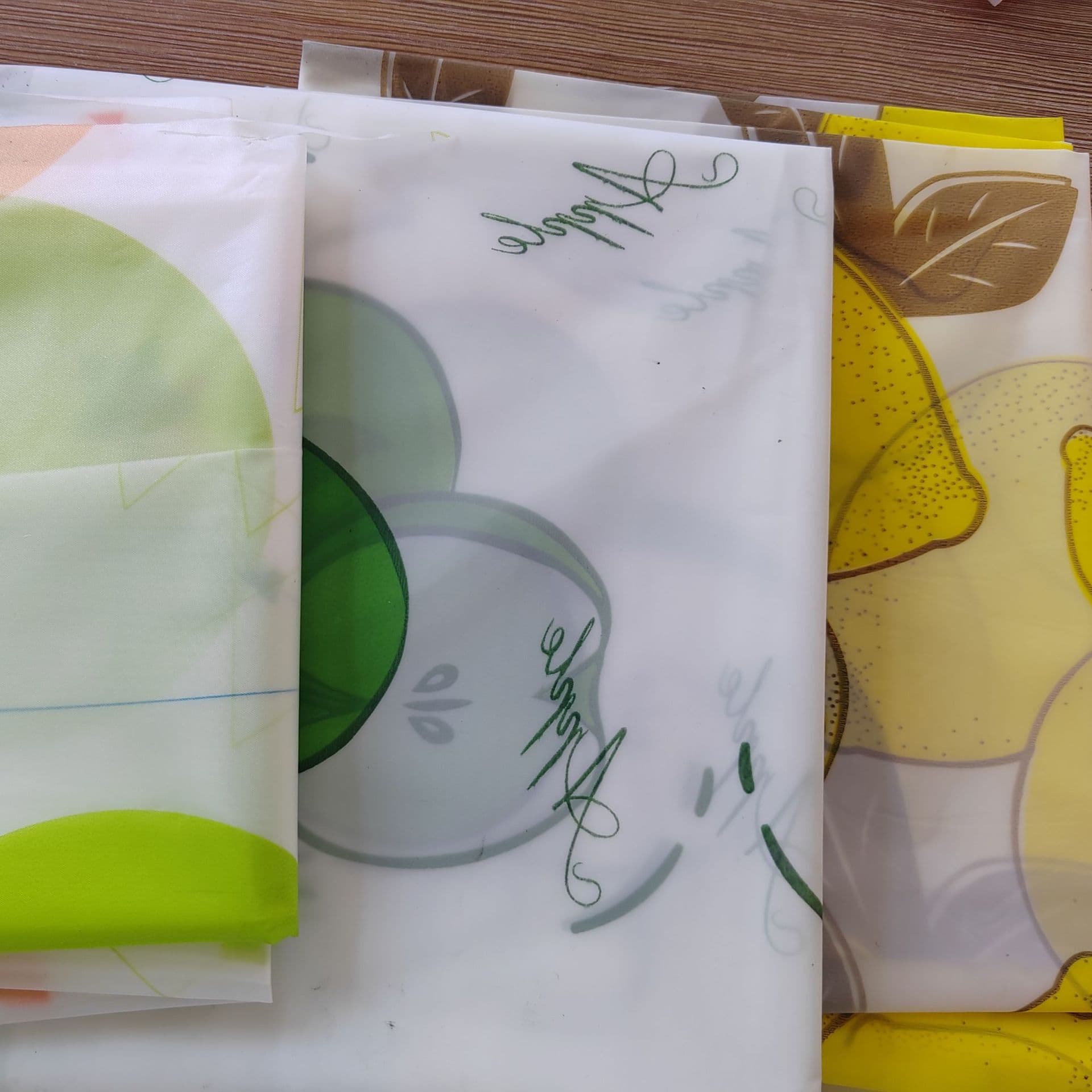 Custom printed raincoat cast film, household shower cap film, shower curtain film, pink/green/blue colored embossed film