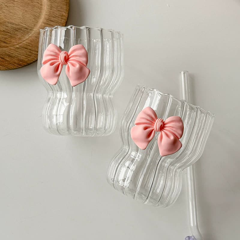 Cute bow-tie glass tea mug, high borosilicate glass, suitable for home use, especially for fruit tea, lemon water, and cola.