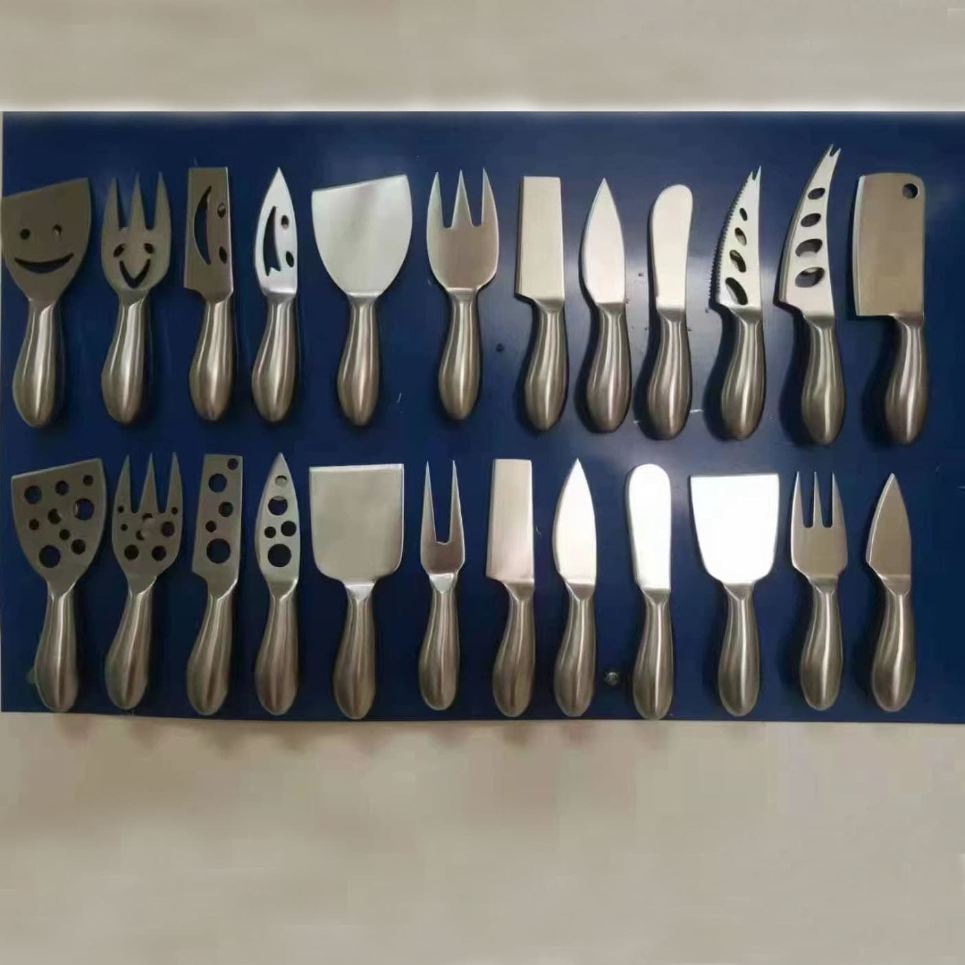 Factory direct stock of stainless steel cheese knife set, including butter knife, pizza knife, cheese fork, and cheesecake cutter/fork.