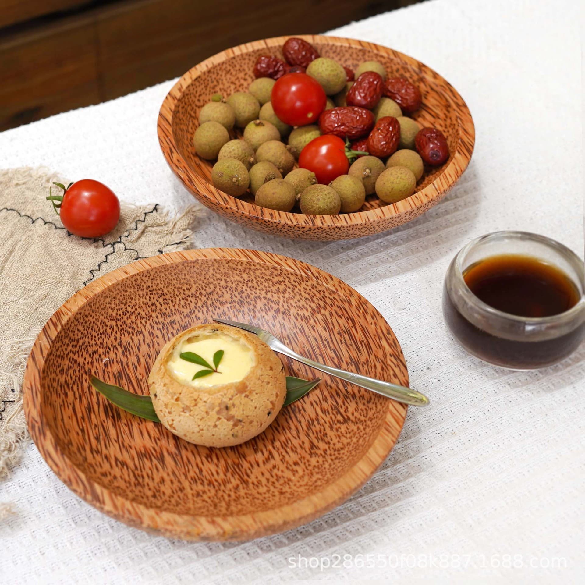Handmade coconut wood round fruit plate, wooden salad bowl for home and hotel use, snack storage and decorative dish
