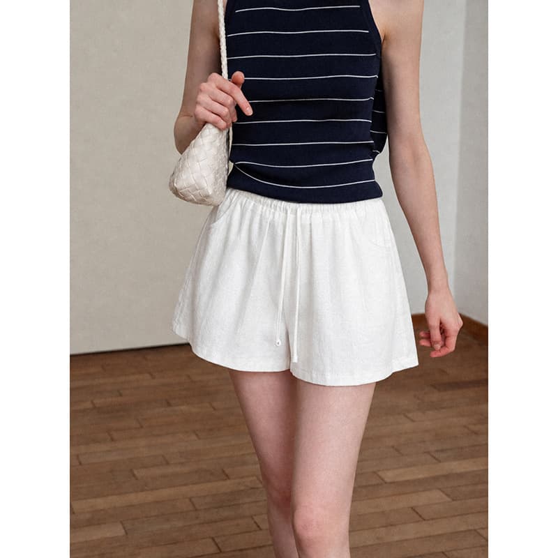 Women's White Summer Shorts - Thin, Loose, Slim Fit Linen Drawstring Casual Sports Shorts, Petite Cotton Linen Wide Leg Shorts