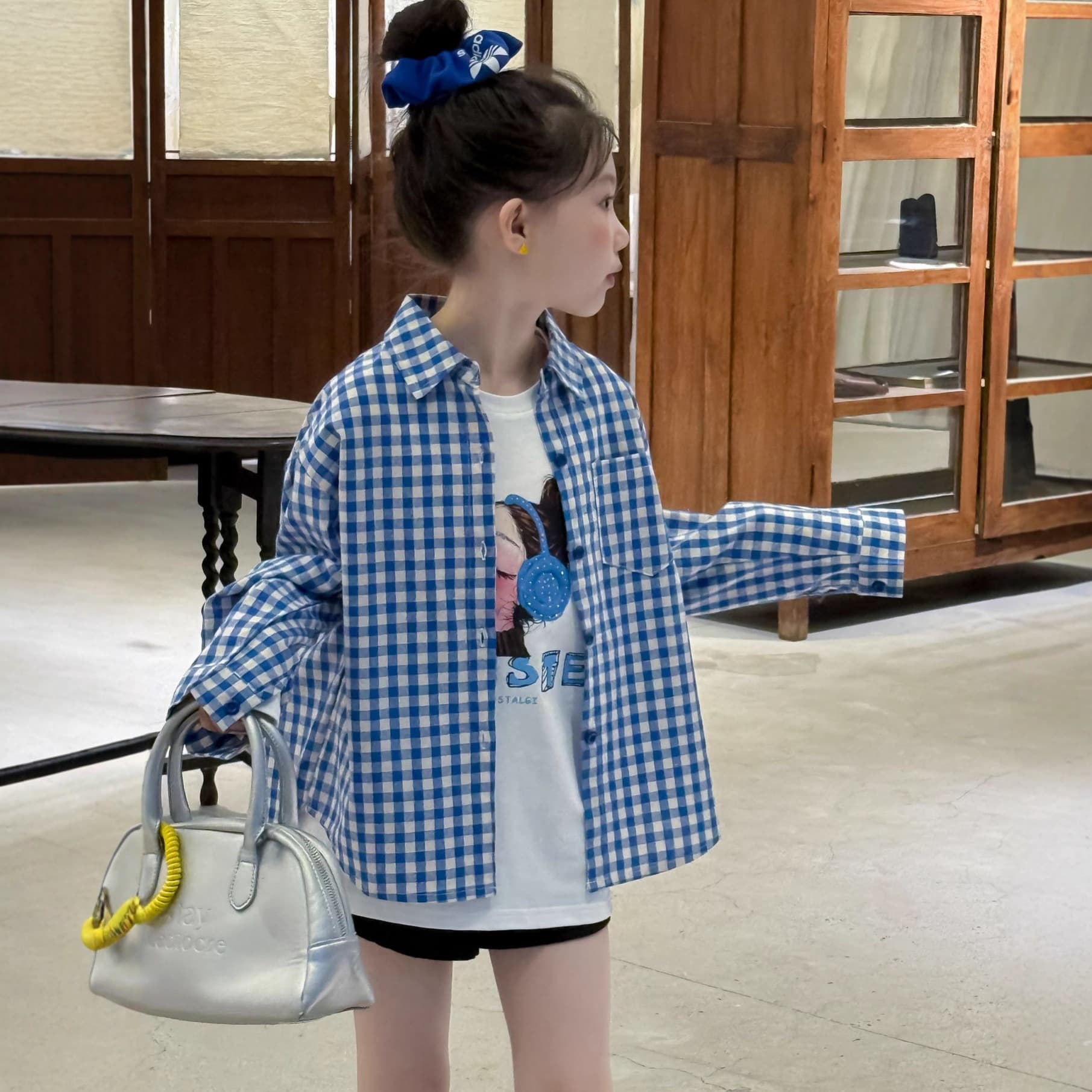 Children's plaid shirt, 2025 autumn new style, Korean style, fashionable cotton top, long-sleeved blue shirt for girls.