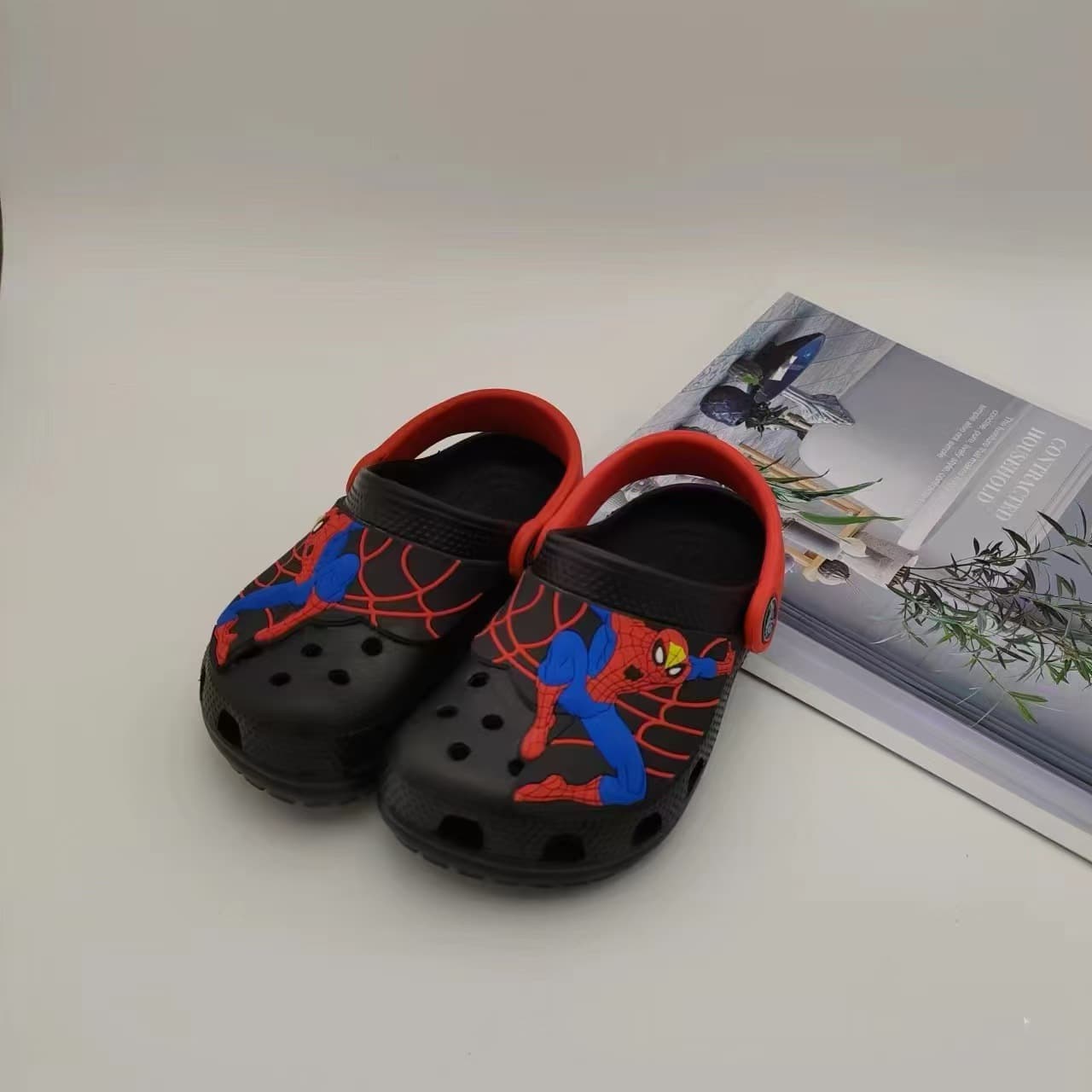Cross-border Spider-Man children's clogs, summer sandals, casual and comfortable, suitable for outdoor wear, available for wholesale with tags