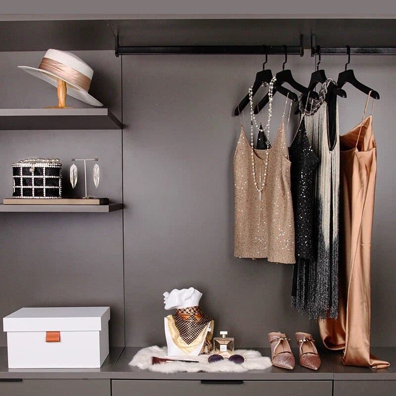 Italian Light Luxury Model Room Soft Furnishings, Coffee-Themed Decor for Men's and Women's Wardrobes