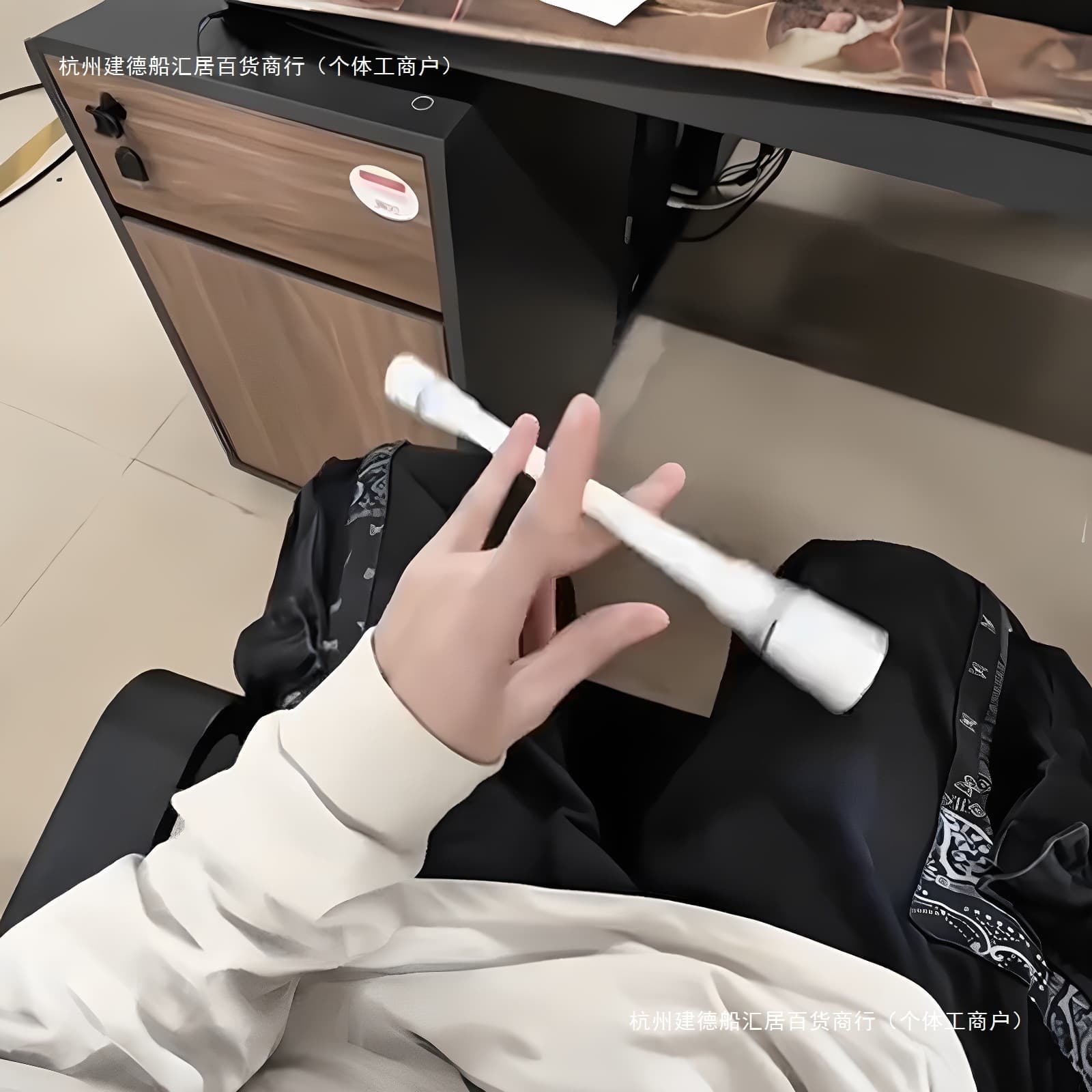 Spinning pen, a writing pen for beginners, elementary school students, stress relief, balance, drop resistance, and entertainment for boys.