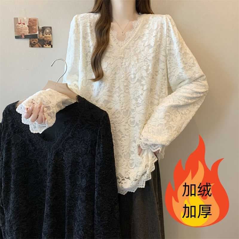 Real shot of 2025 autumn new plus-size V-neck fleece-lined versatile fashionable base layer lace top for trendy women.