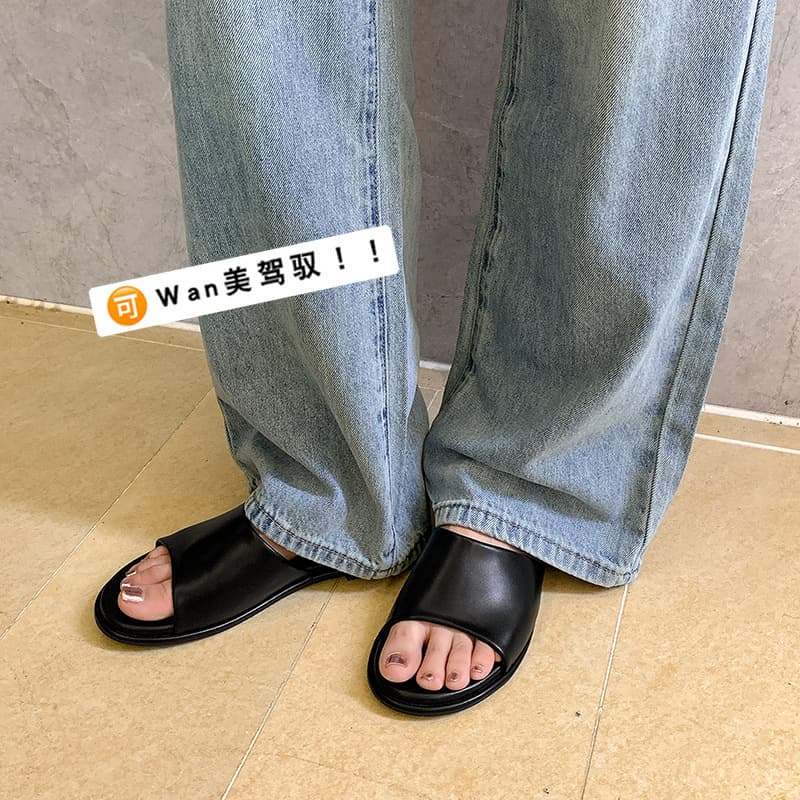 Comfortable Leather Flat Heel Versatile Flat Row Style One-Strap Women's Outerwear 2026 Summer New Grape Mom Same Style