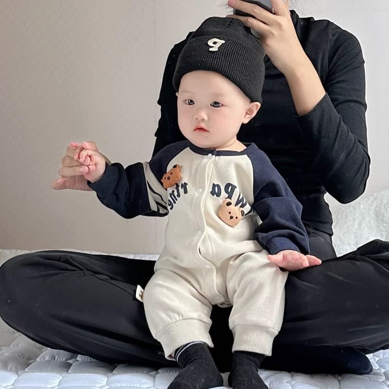 Adorable Outfit for 100 Days Old Baby Boy Long Sleeve Polyester Fiber Romper Suit with Hat for Spring Autumn And All Seasons