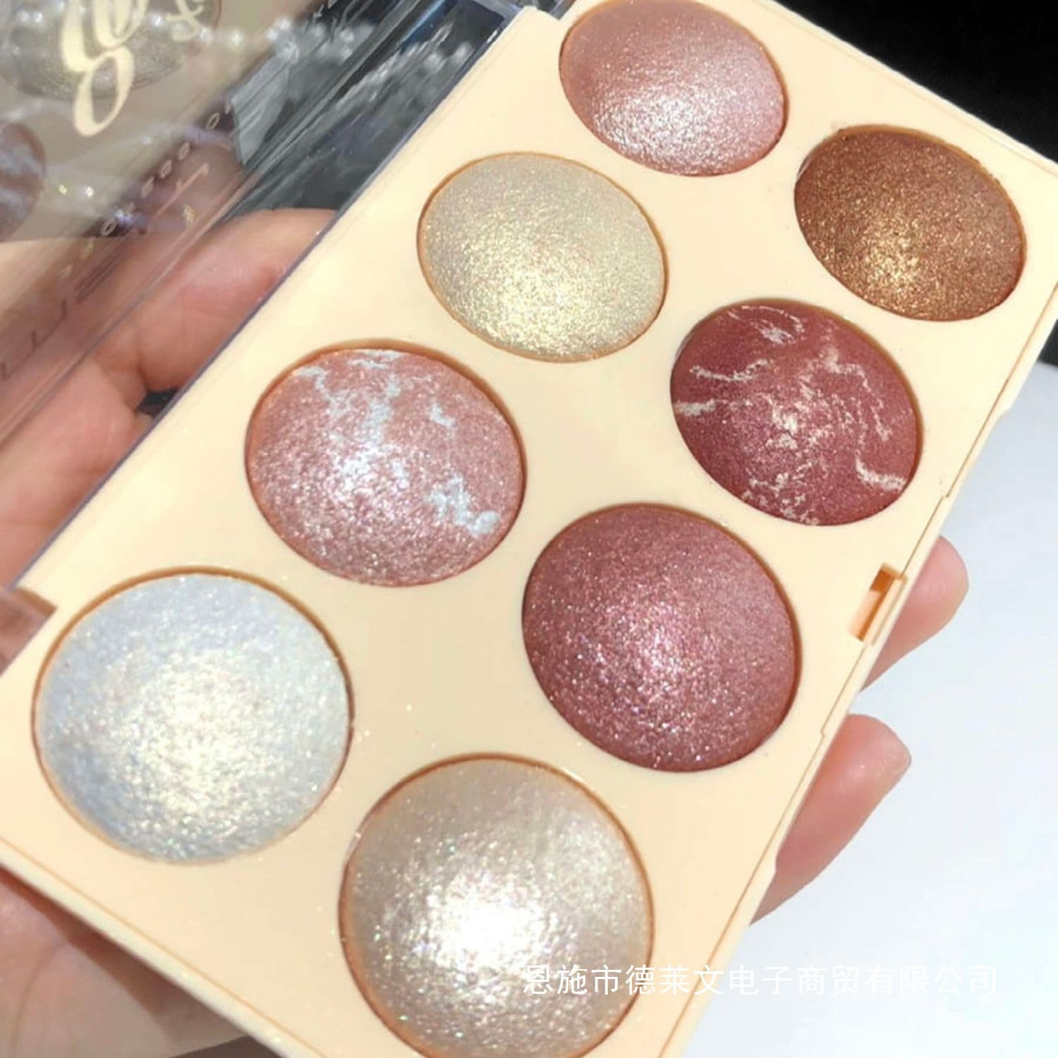 Eight-Powder Glitter Eyeshadow & Contouring Palette with Super Shimmering Highlighter and Mineral Baked Highlighter for a Sparkling Brightening Effect