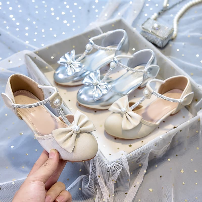 Princess shoes, girls' leather shoes, white pearls and diamond laces, high heels, little girls' bow toe caps, children's sandals