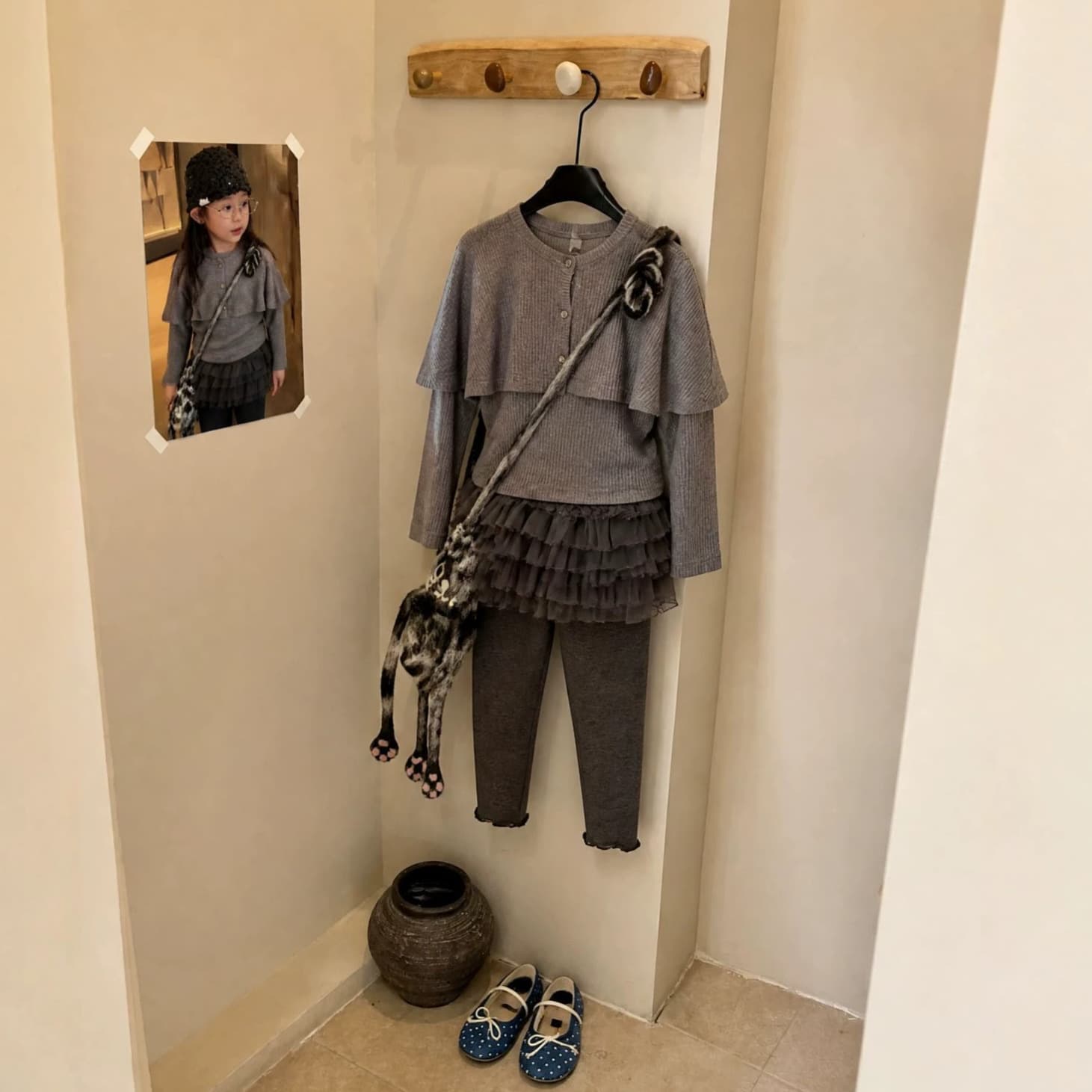 Girls' Outfit 2026 Autumn Children's Casual Girls' Cape Shawl Faux Two-Piece Base Shirt Tulle Apron Leggings