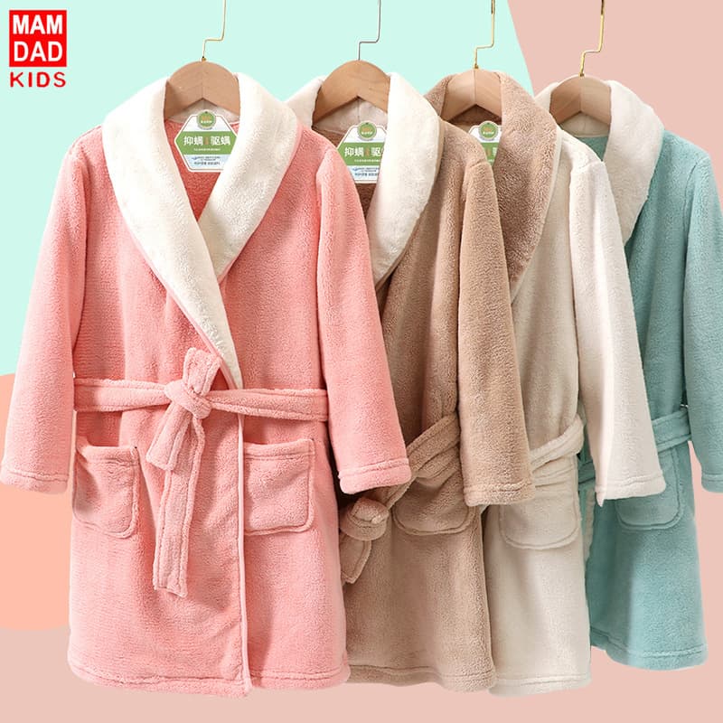 New children's flannel bathrobes for boys and girls, autumn and winter, thickened and fleece-lined pajamas and bath towels, parent-child style.
