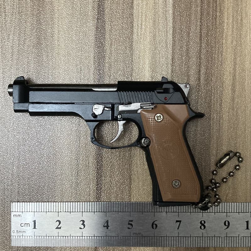 Cross-border 1:3 Metal Disassembly Keychain BERETTA M92F Beretta Model Mini Toy Collectible