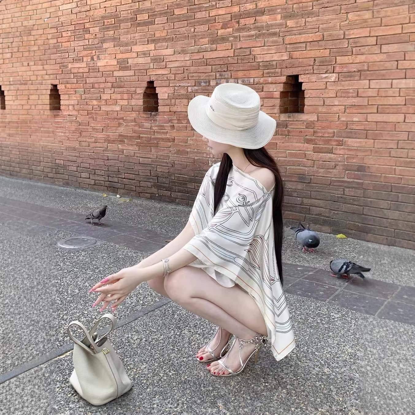 Horse Breeder H Classic One-Piece Scarf Top Understated Old Money Style Lustrous Soft Texture Top