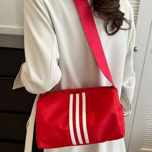 Niche toast bag 2023 new fashion sports fitness bag short trip pillow casual wide shoulder strap crossbody bag